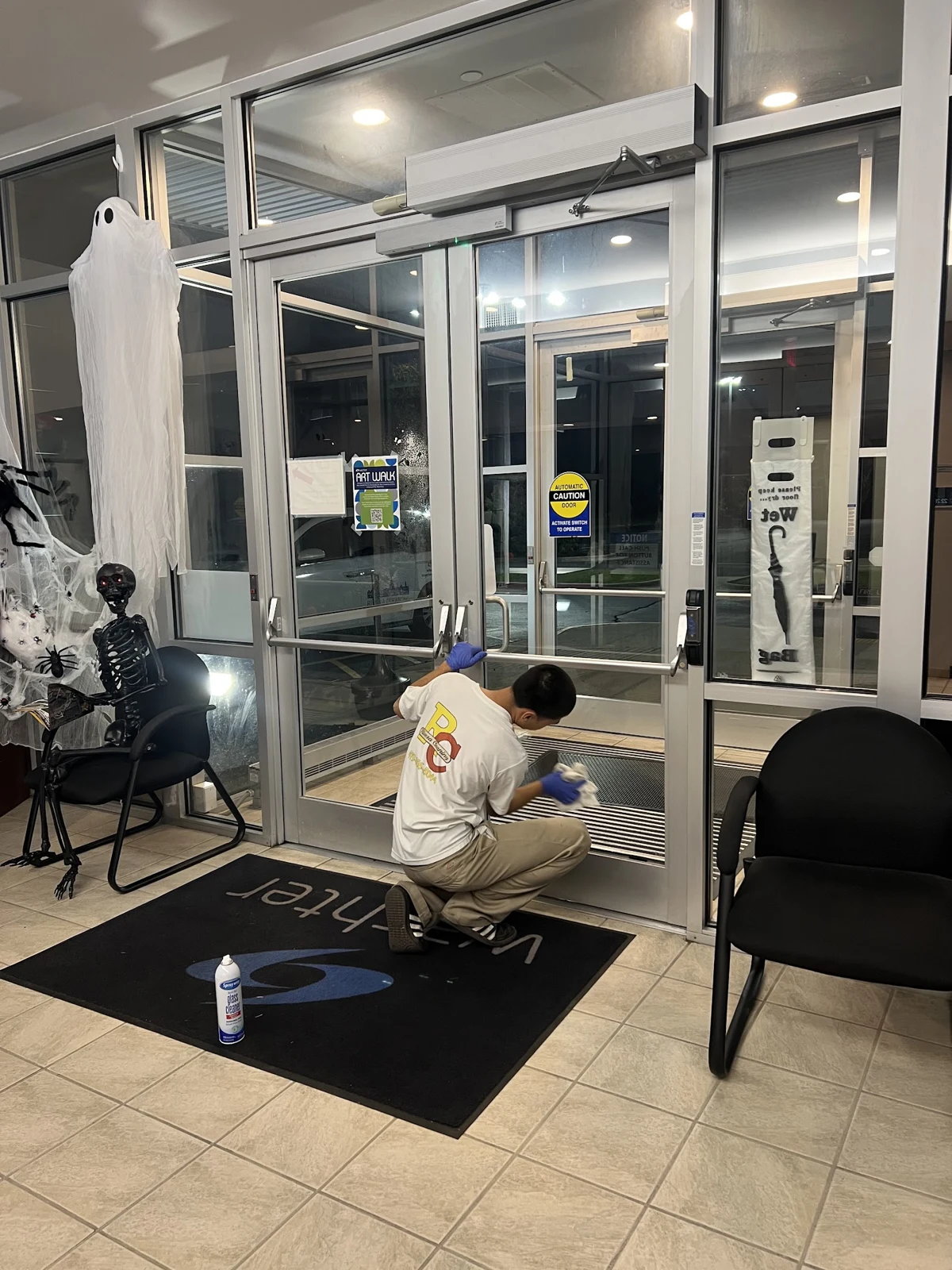 Rivera cleaning team working inside a commercial office